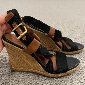 BANANA REPUBLIC BLACK + BROWN STRAP SANDALS-size 7